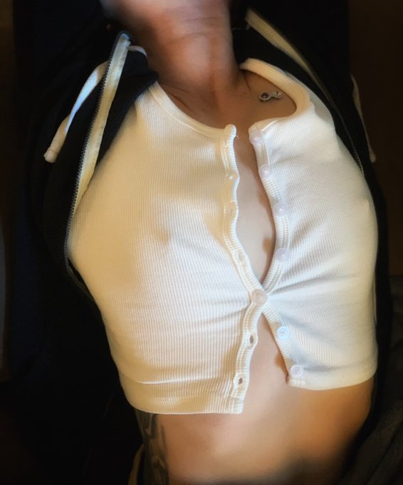 Is "Cum-on-titties Tuesday" a thing yet? RT if you think it should be. https://t.co/s9zRNkpPtF