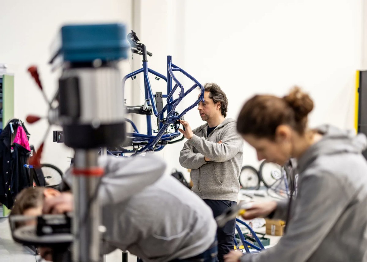 BAFANGElectric's tweet photo. Bafang X @UrvisB
#Urvis Bike is a response to the challenges of urban congestion, climate change, and the need to create human-centered cities 📦🚲 #PoweredByBafang
Check out these behind-the-scenes pics!
Discover Urvis, here: https://t.co/Bop90EbBAG
#CargoBike #eBikes #eCargo https://t.co/wIvLO5TuJA