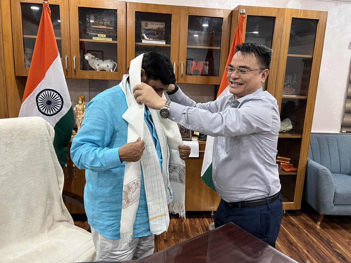 DrRobindro's tweet image. It was a wonderful evening with Shri Kaushal Kumar Ji MOS, Ministry of Housing &amp;amp; Urban Affairs, Gov of India at his residence. 

@NBirenSingh, @BLSantosh, #PrahladSinghPatel, #sunilbansalbjp, #Prakashjavedkar, #KirenRijiju, #SambitPatra, @KipgenNemcha #pradumankumar