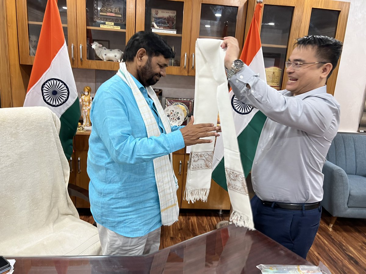 DrRobindro's tweet image. It was a wonderful evening with Shri Kaushal Kumar Ji MOS, Ministry of Housing &amp;amp; Urban Affairs, Gov of India at his residence. 

@NBirenSingh, @BLSantosh, #PrahladSinghPatel, #sunilbansalbjp, #Prakashjavedkar, #KirenRijiju, #SambitPatra, @KipgenNemcha #pradumankumar