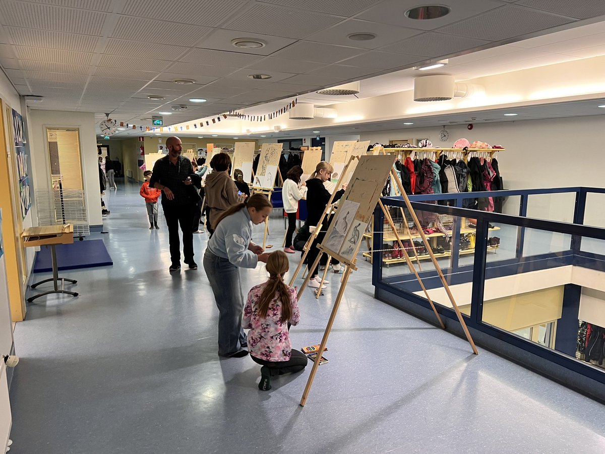 Castra_Caecilia's tweet photo. Nuestr@s alumn@s integrados en el colegio. 
Orienteering and Crafts 
#MiErasmus #Erasmus #ErasmusCastraFinlandia22 https://t.co/BxCEttu8yq