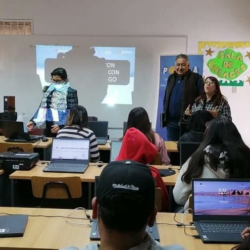 LaceEducacion's tweet photo. Nuestra Fundación Lace Educación dictando 
La Hora del código de Microsoft en liceo el Llano de Maipú

#POETADigispark
#Trust4Americas
@thetrustfortheamericas
Microsoft 

https://t.co/UmrzKilIbS https://t.co/4QRsP7pSl1