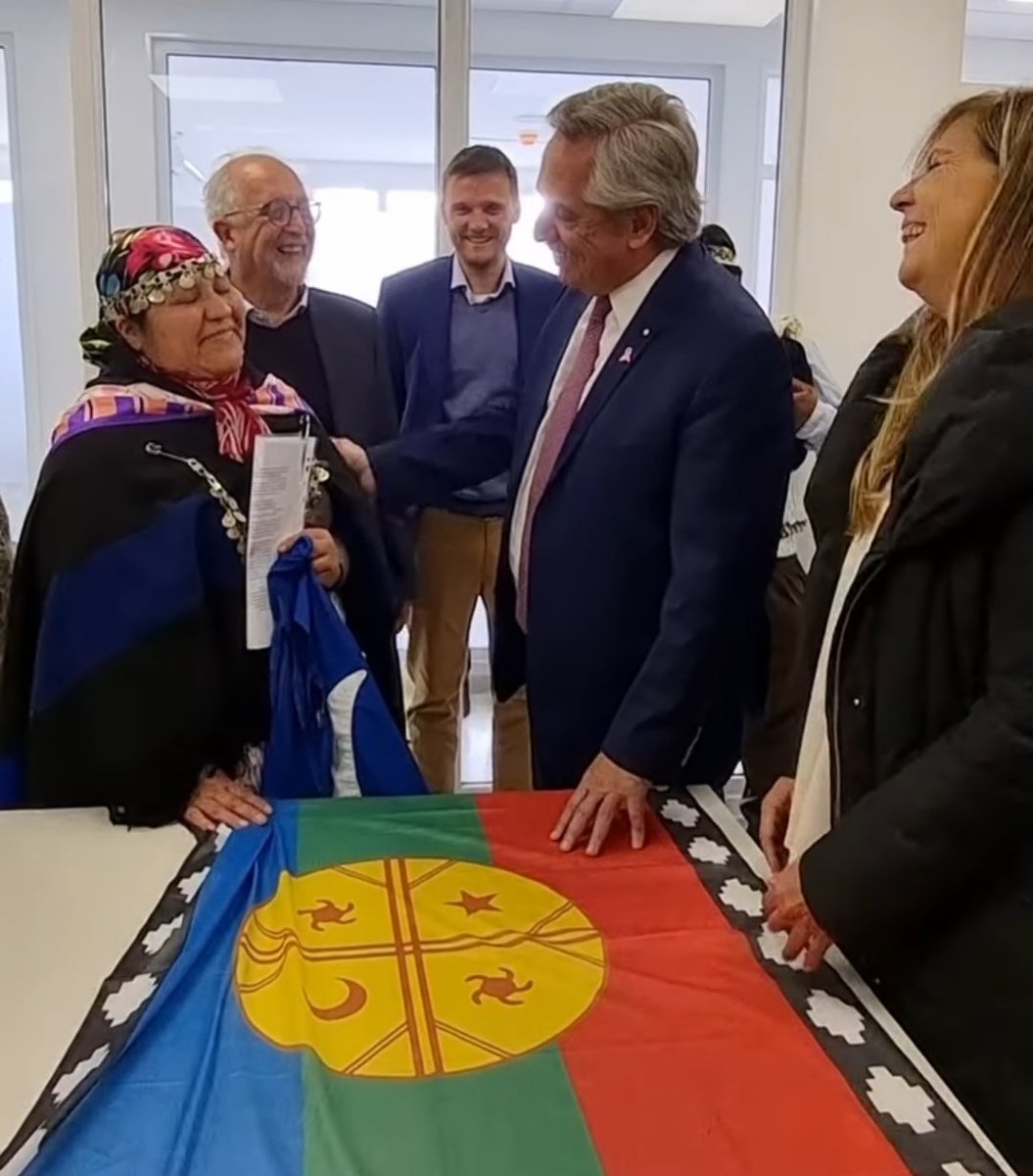 Mientras a  los vecinos de Mascardi no los escucha nadie.. Ellos se reúnen con los que toman tierras. Siempre del lado equivocado!