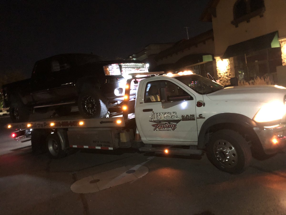 OfficialAntiar's tweet photo. Got the opportunity to tow a vehicle that was bigger than my tow truck😅

This seems like it could be the next Dodge Ram commercial 🤔

#dodge #ram #pickup #tow #sdmo https://t.co/SpDfL0VfnD
