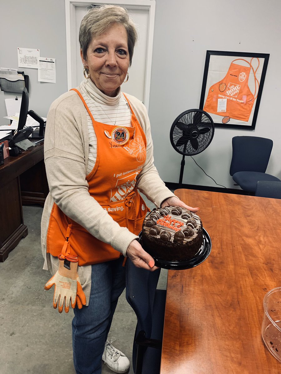 CyrillaAbiseid's tweet image. Yvonne, thank you for always making us feel special. Making this album, and looking through years of memories, has been very heartwarming during this hard time. We love you! Rest in Peace 🕊️