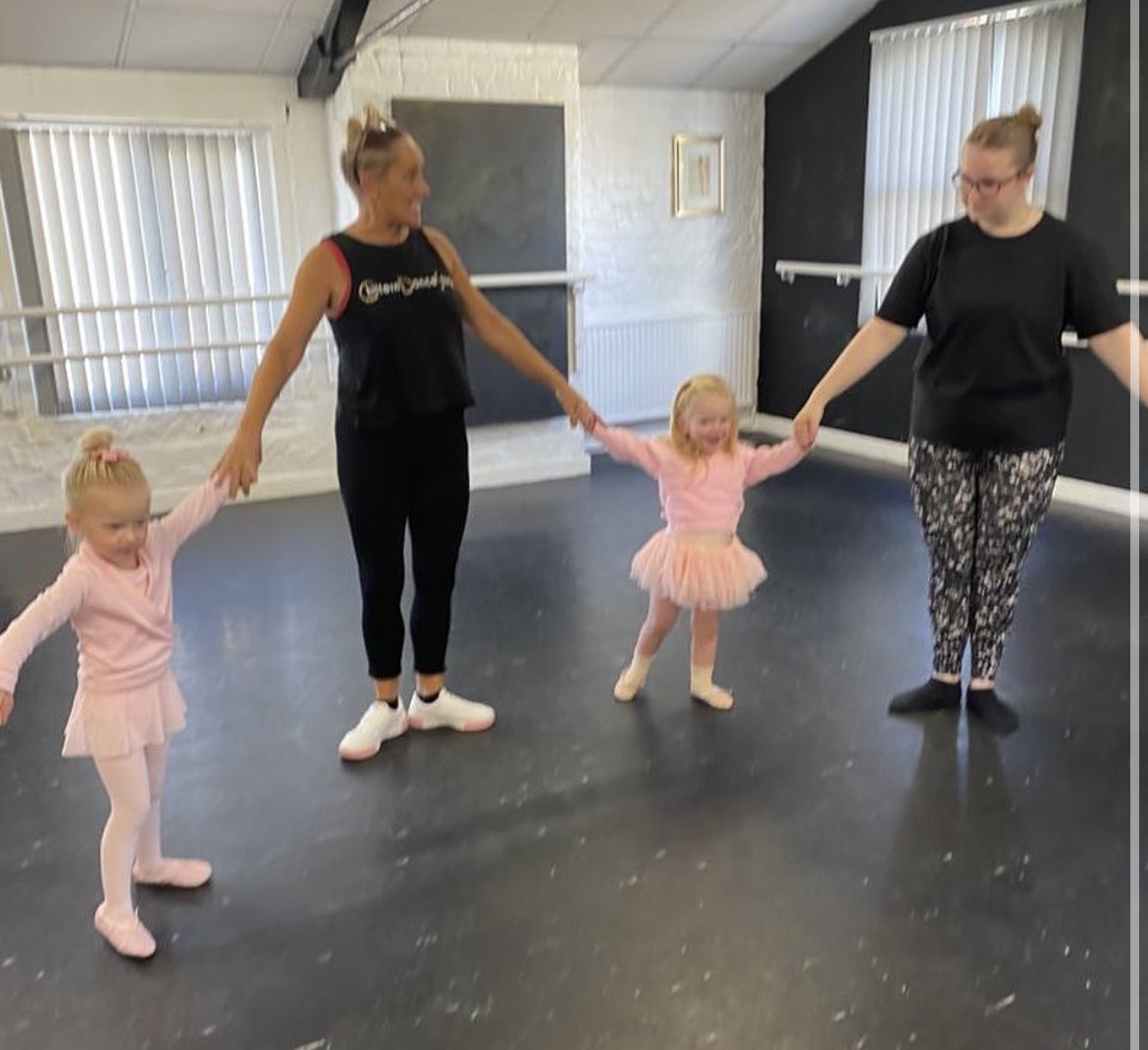 chiltern_dance's tweet photo. Lovely work at Baby Ballet class. 💕#babyballetclasses #babyballetliverpool #babyballet #chilterncherubs #tinydancers #firstballetclass #danceschoolliverpool #childrensdanceschool #inliverpool #liverpooldance #tinytots https://t.co/l6P0P7ePBs
