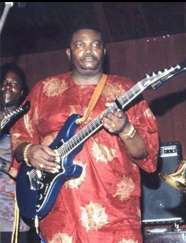 benbabunga's tweet photo. CE JOUR-LA... 12 octobre 1989, Franco Luambo Makiadi décède en Belgique. Son corps fut rapatrié au Zaïre où un deuil national de 4 jours avait été décrété par Mobutu. Compositeur, chanteur et musicien, Luambo fait partie des fondateurs de la musique congolaise contemporaine. https://t.co/PatZEt0wyW