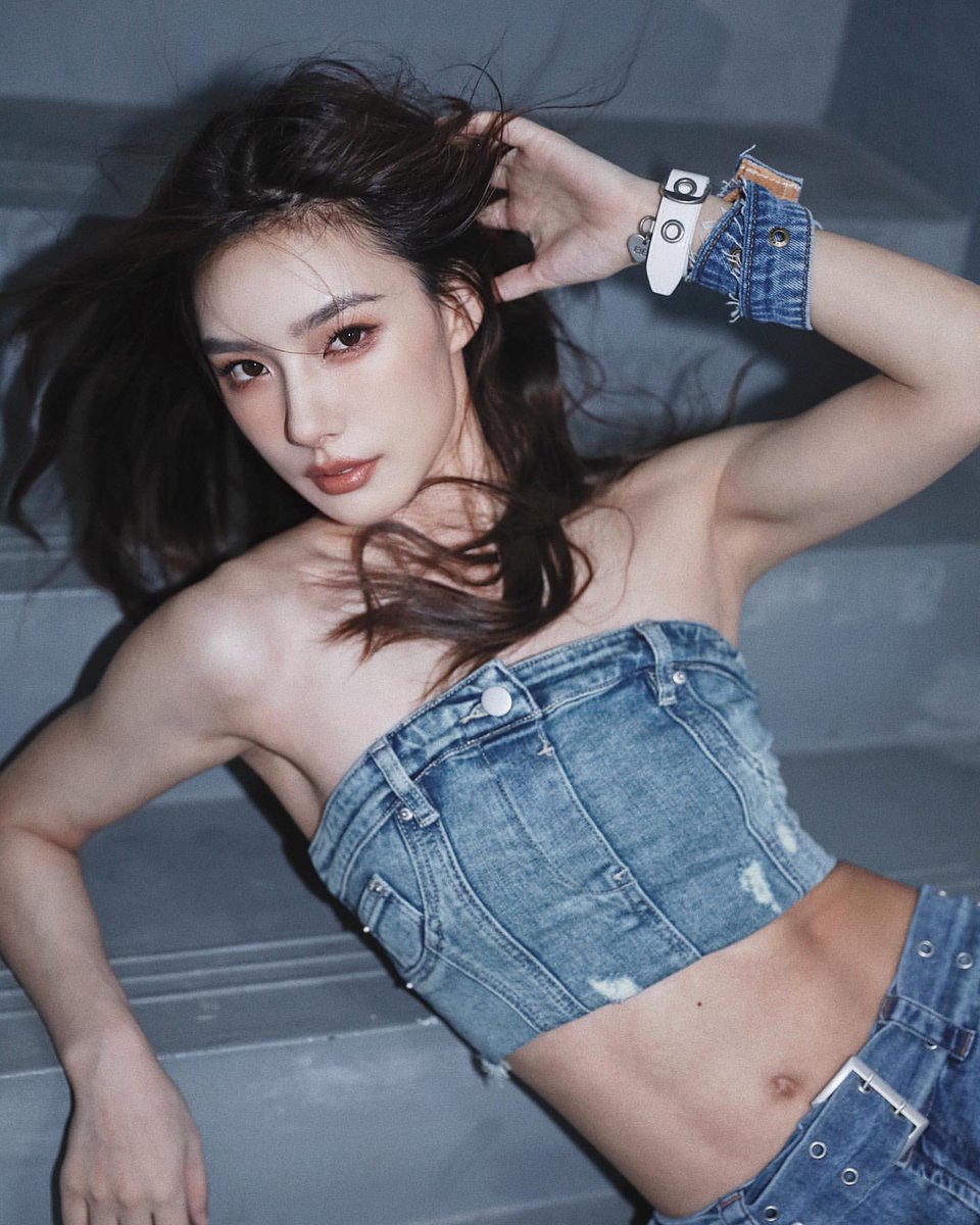 amahan1990's tweet photo. こんな美人がいるとは世界は広いよなー https://t.co/UuoXY0jAh2