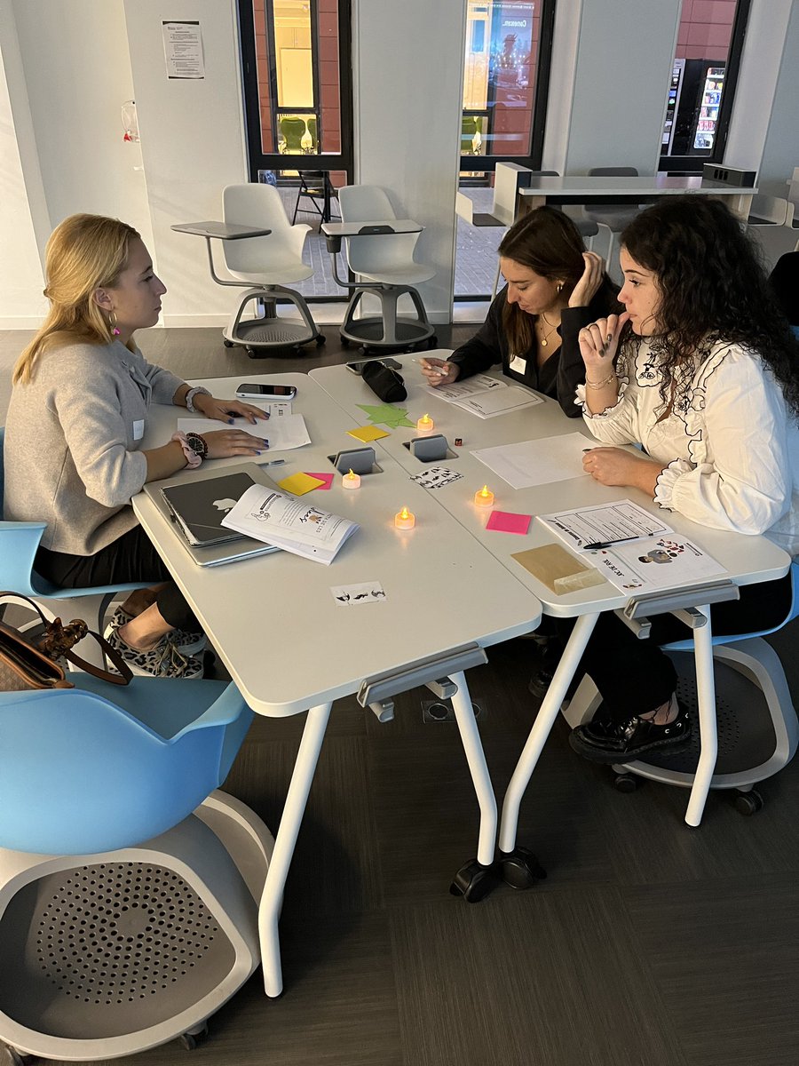 Odepaula80's tweet photo. Avui amb els estudiants de @BlanquernaFPCEE hem pogut viure en primera persona com és el rol a l’aula, gràcies a @Sergis78 i la seva adaptació de #cuentosdeanimas per primària de @elrefugioedit, seguidament em analitzat i reflexionat els Potencials d’Aprenentatge amb una eina… https://t.co/HVxssyJ2lT