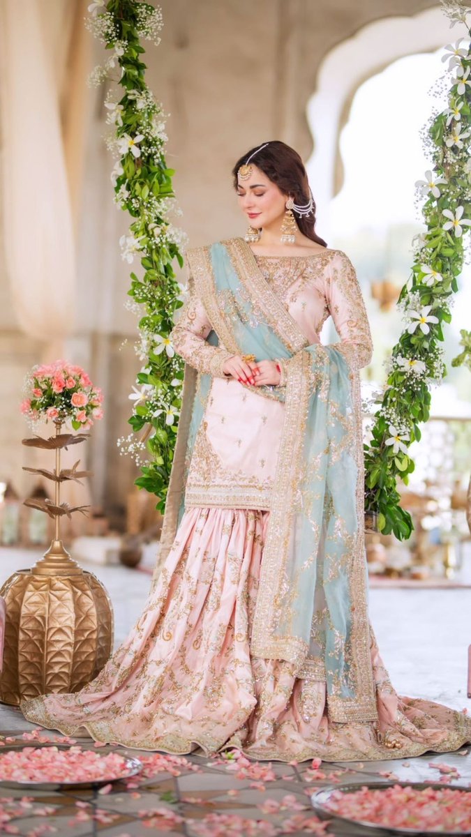 Rubisworld1's tweet photo. Chehra hai ya
Chaand khila hai
Zulf ghaneri shaam hai kya
Sagar jaisi aankhon wali
Yeh to bata tera naam hai kya?
The Gorgeous Bride from RANJHNAA๐โค๏ธ @realhaniahehe
#HaniaAamir #MereHumsafar #Hanians https://t.co/LvGxHBQpGu