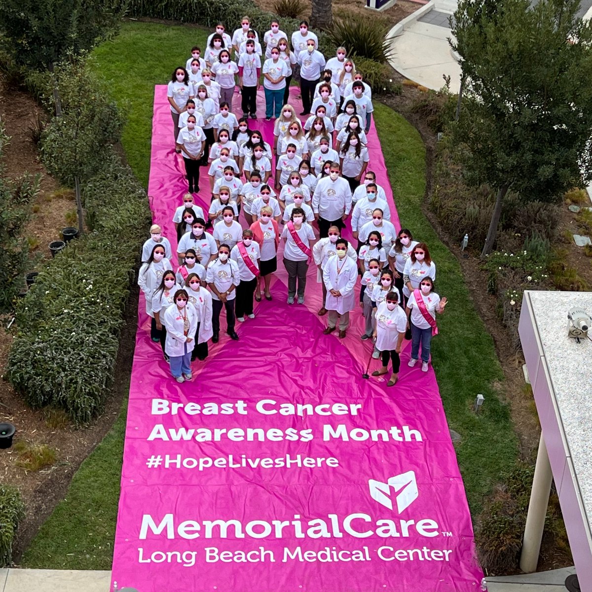 Earlier today, physicians, clinical team members, employees and breast cancer survivors came together in solidarity to bring awareness to breast cancer and the importance of annual mammography screenings. Schedule your screening today at memorialcare.org/breastcare.