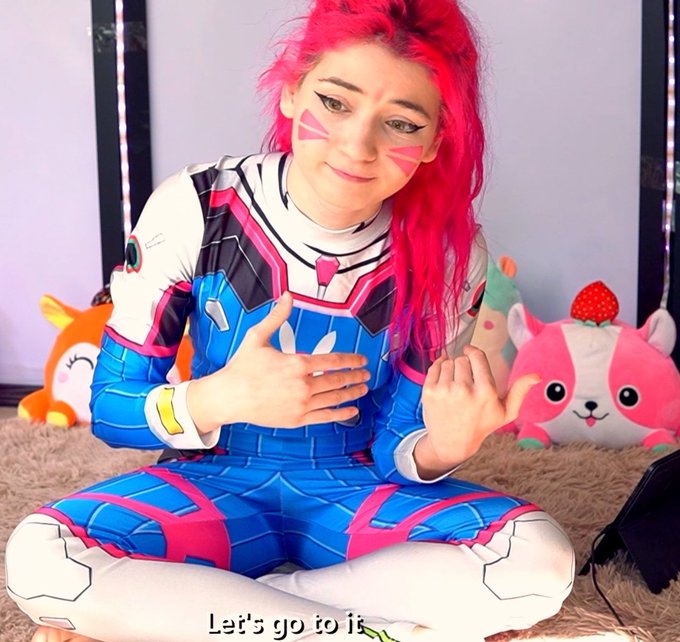 2 pic. La reaccion 🔞 a Overwatch ya esta en mi OF!  (la version recortada se sube a PH esta semana🥳)