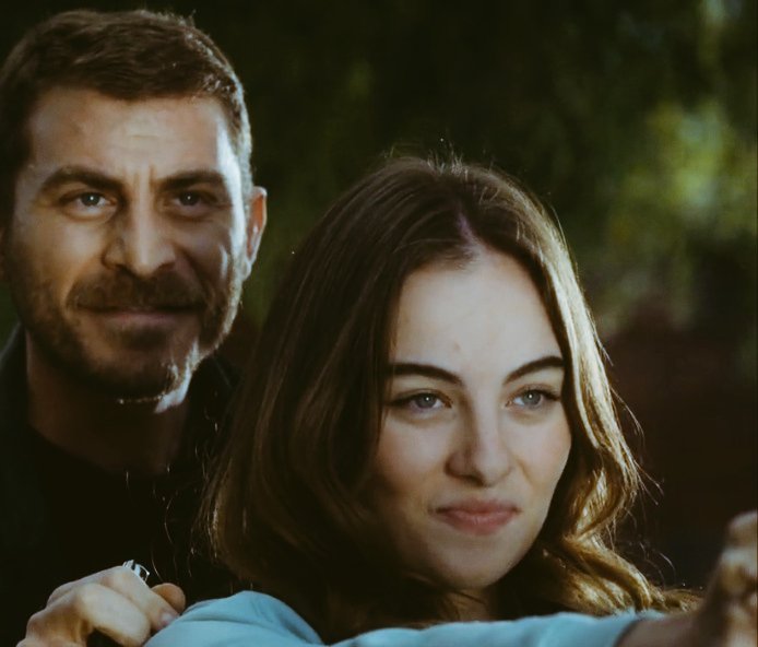 AmaAzaldiKinim_'s tweet photo. Çok güzeller ama beee...#SunAz #minaderman #erenvurdem https://t.co/a7eP9NXQTA
