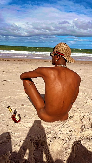 1 pic. Brought my own sand ? https://t.co/Ff6SZMG6gd