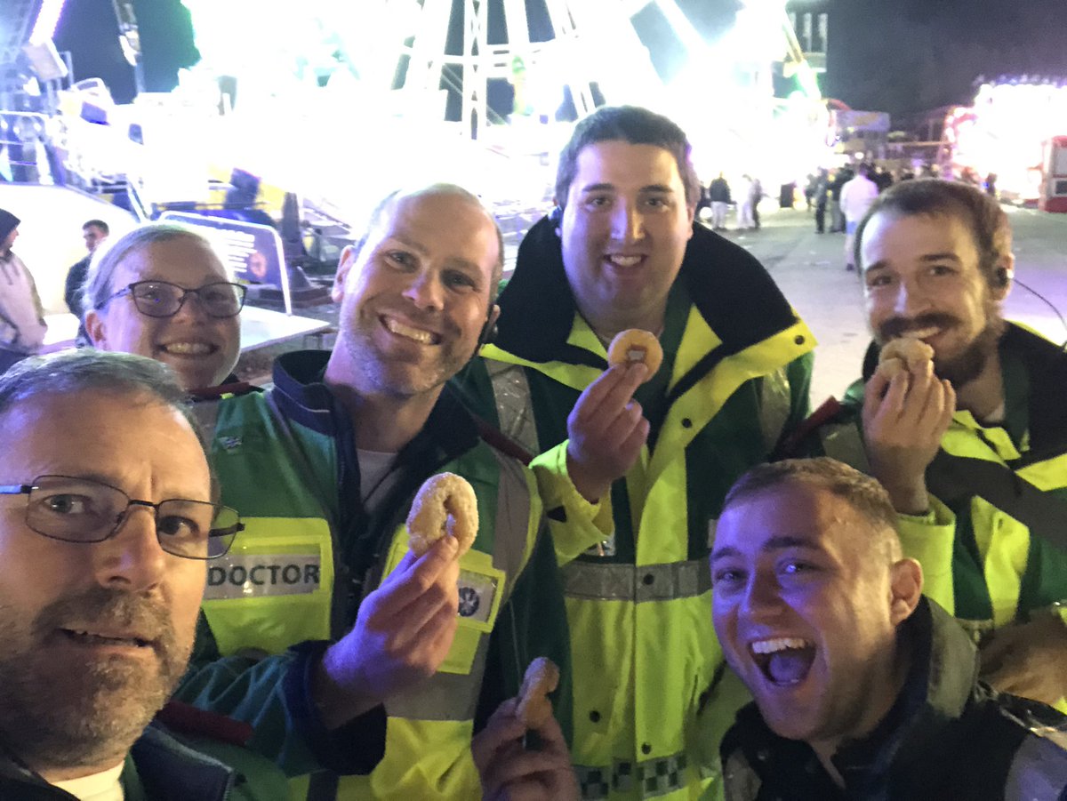 The only way to end the night <a href="/HullFairHQ/">HullFairOfficial</a> is with a #donutselfie <a href="/SJANorthRCT/">St John Ambulance North Clinical Team</a> <a href="/stjohnambulance/">St John Ambulance England</a>