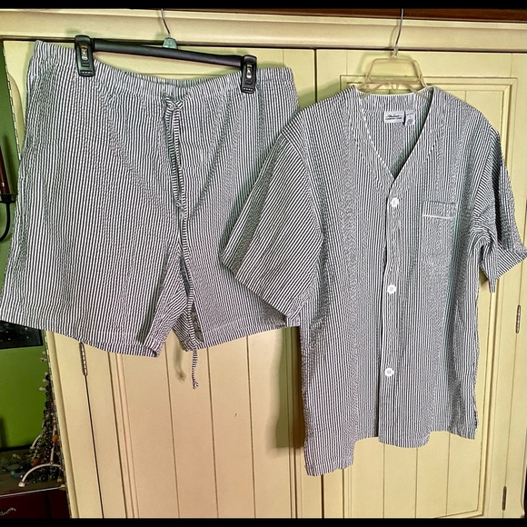 dawnsbargains's tweet photo. So good I had to share! Check out all the items I'm loving on @Poshmarkapp #poshmark #fashion #style #shopmycloset #forpetsonly #vermontcountrystore #lululemonathletica: https://t.co/QmUu3zq11C https://t.co/w5SAWP5Pwl