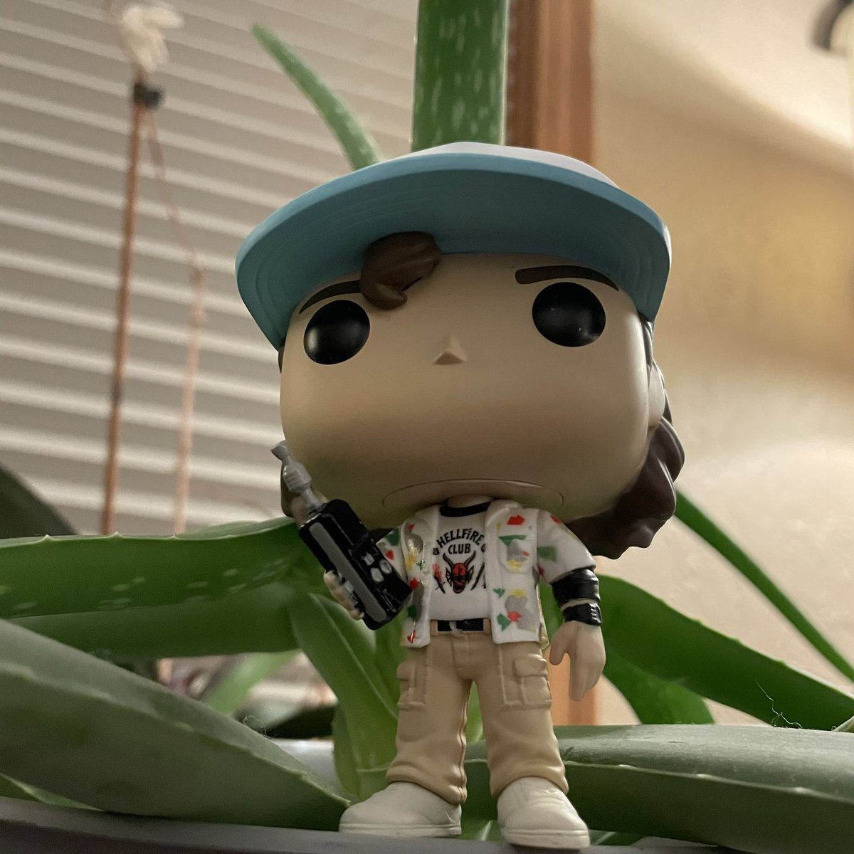 DriveFaster412's tweet photo. Looking for the other dimension aka upside down….. @funko @brianmariotti #FunkoPhotoADayChallenge #funko #StrangerThings #dustin #UpsideDown #funkotelevision #funkotv #HellfireClub #thinkcap https://t.co/rLDZzxI2hl