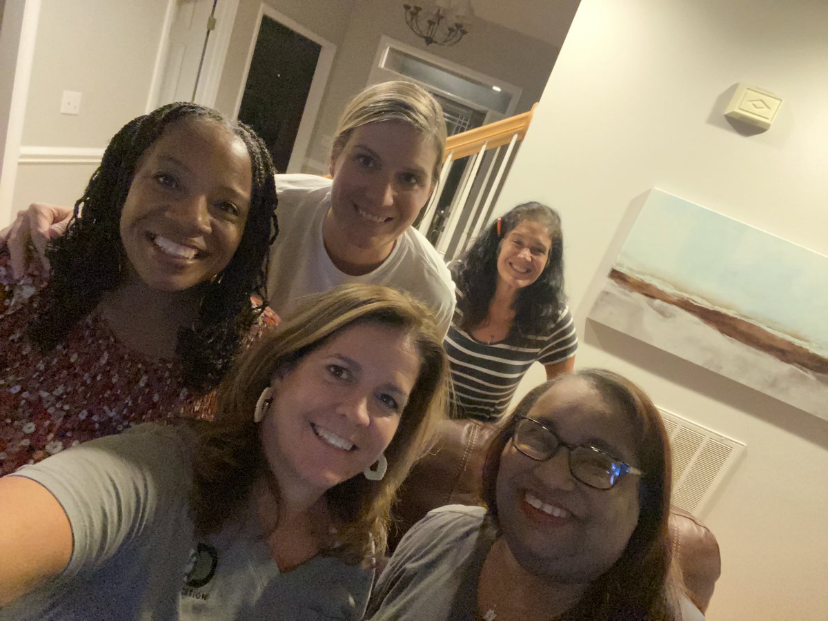 pnabbie's tweet photo. @DiscoveryEd #DENVirtCon #VirtCon is always better with friends (online and in person)!
#@MrsRauh5C @TekoaJones @nicoleandbj @jeweldub https://t.co/9GjIPv9MZg
