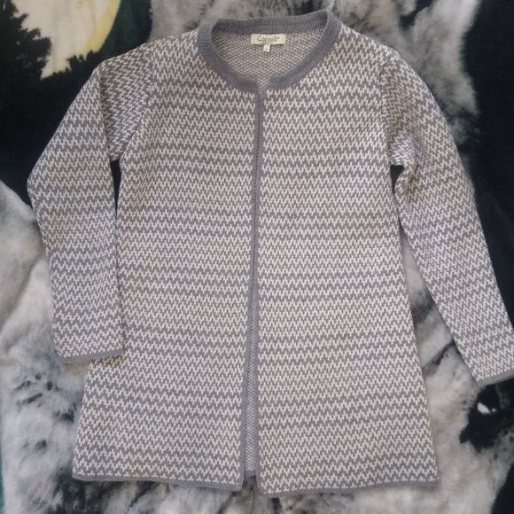 Ymcneil65's tweet photo. So good I had to share! Check out all the items I'm loving on @Poshmarkapp from @AngelaHenness11 #poshmark #fashion #style #shopmycloset #osiris #cocogio: https://t.co/3ibUViOpEj https://t.co/6dYNACnYhA