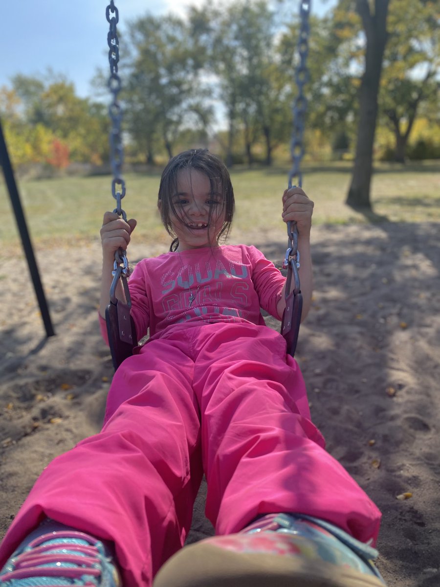 PrincessEGAINS's tweet photo. C is enjoying the #lovely #afternoon with her #friends at the #park! That #smile though! #happystudentslearn @kathcollins67 @WinneyKelly @PEPanthers @learningstance @PrincessEGAINS @MsRuggaber @MikeWil03652704 @gecdsbpro https://t.co/DQrmpNIEPa