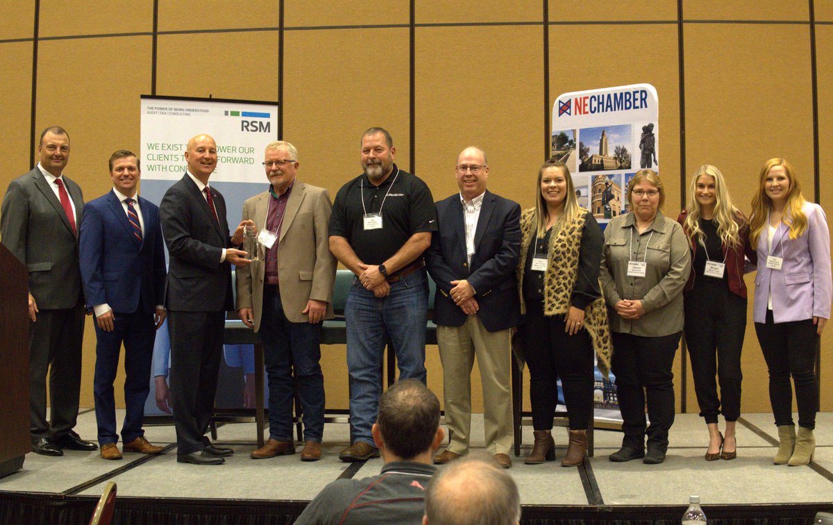 PeteRicketts's tweet photo. Glad to be at today’s @NebraskaChamber Manufacturing Summit to present the Large NE Manufacturer of the Year Award to @Lincoln_premium and Small NE Manufacturer of the Year Award to Aulick Industries.
Congrats to these great companies - thanks for helping #GrowtheGoodLife https://t.co/BAkr0Rk7Jp