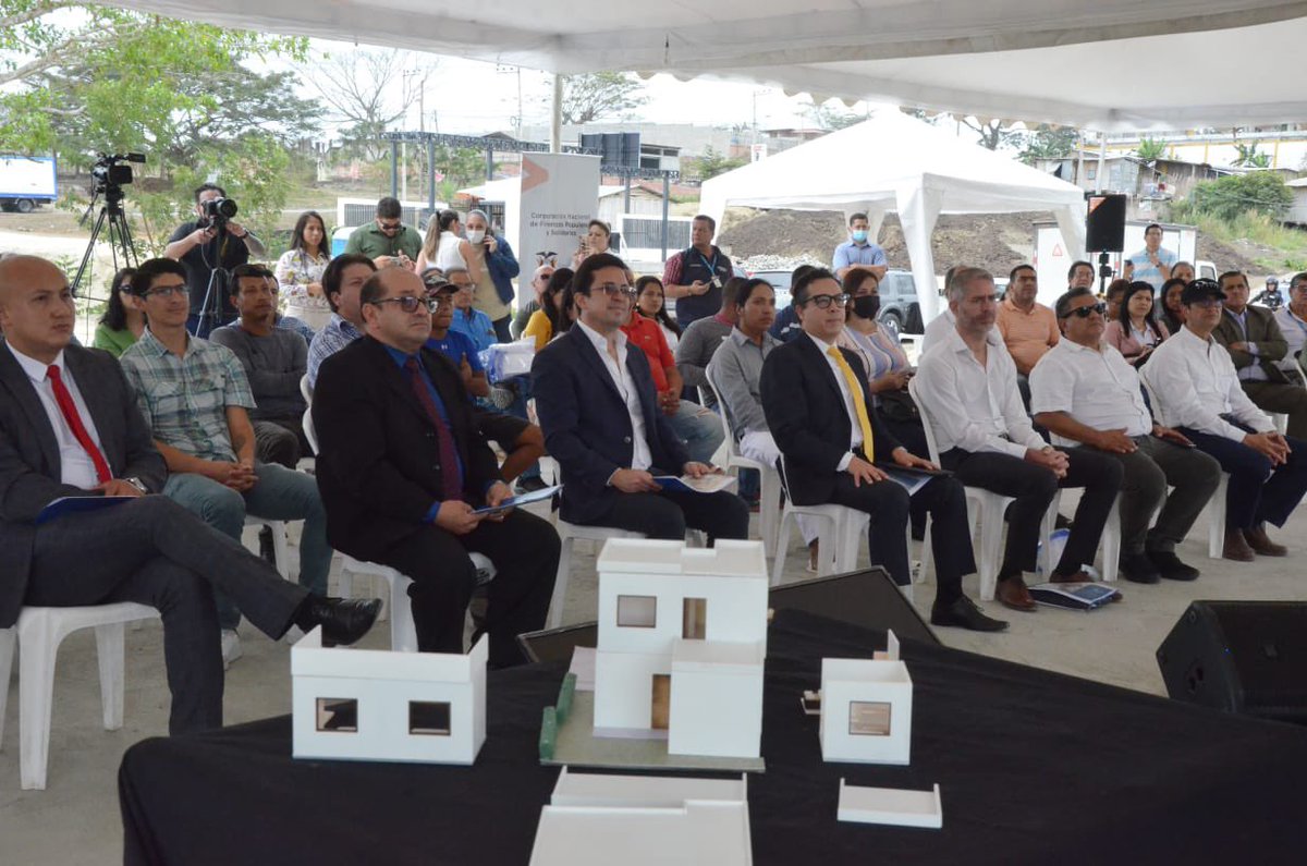 juanfranciscoNH's tweet photo. ¡Más inversión en Manabi!

Desde Pedernales y junto a @CONAFIPS entregamos créditos por más de USD 7 millones a cooperativas manabitas que serán destinados a la construcción de viviendas, generando empleo, reactivación económica y un gran impulso para el sector inmobiliario. https://t.co/H2n7EyZmkB