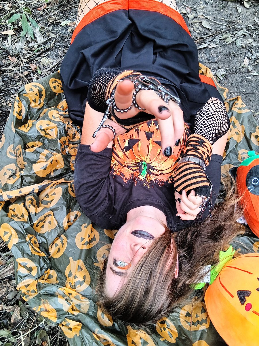 LokiElfGod_1's tweet photo. Everyday is Halloween, isn't it? For some of us it is
#happyspookyseason #spookyemogirl #spookyemogirl #spookyemo
#spookyemogirl
#emo #emogirl #emostyle #emohair #emocore #emofashion #scene #scenegirl #alternativegirl
#alternativefashion #alternativestyle #fashionalternative https://t.co/U9qjIBPXmI