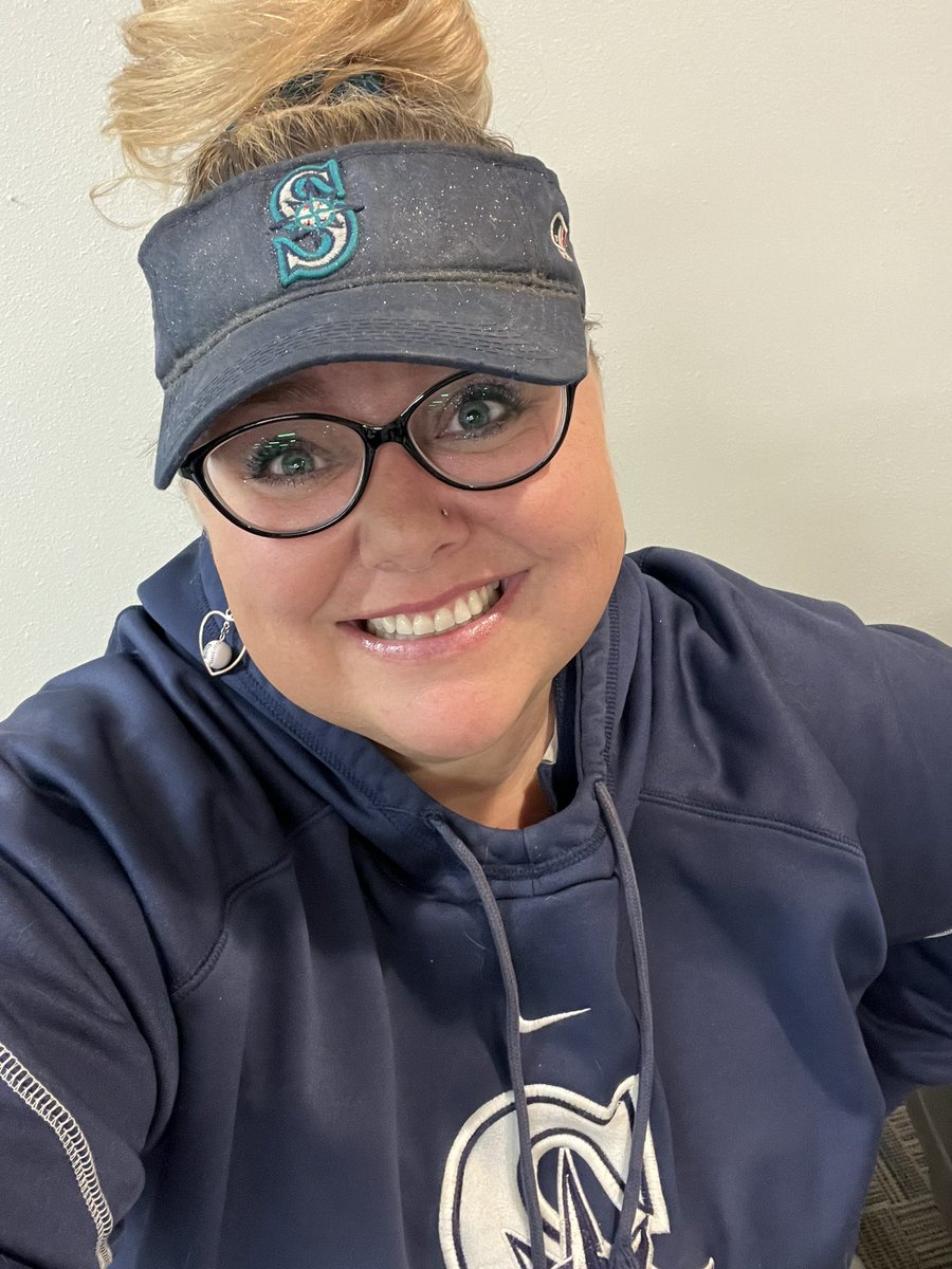 CoachCharShaw's tweet photo. Oh my goodness I love our #boysofsummer @Mariners .. our boys brought their bats today and Gilbert is killing it!  Keep rolling #boysoffall. Let’s go!! #SeaUsRise #EmbraceTheChaos https://t.co/DPIl650niG
