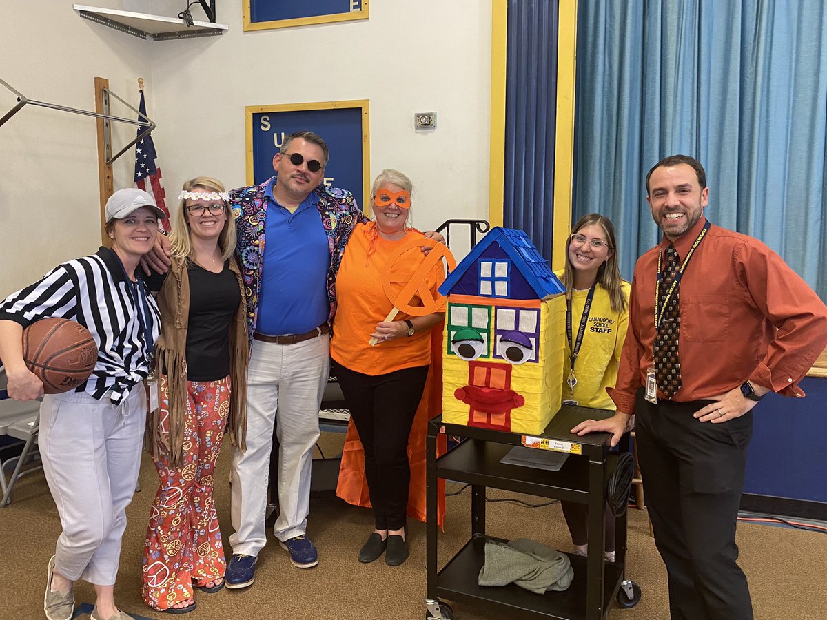 Great time at our ARMOR Assembly with Amelia (our Anti-Bullying Hero) and a new fixture of ARMOR-life at Canadochly, the HOUSE. Huge thanks to our amazing ARMOR Committee for making it happen!
Next stop: Fall Fest at 24,000 ARMOR Points!
#Teamology #armorinthehouse