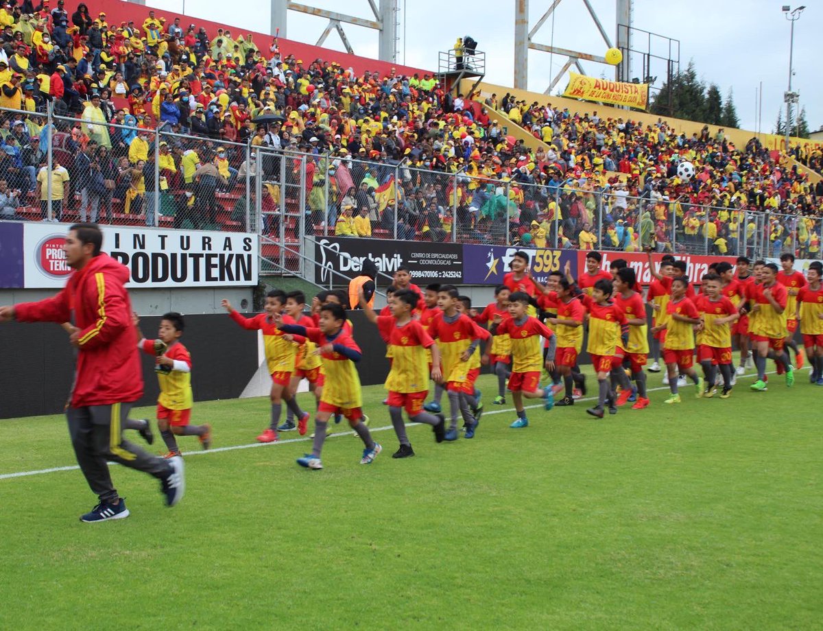 FormativasSDA's tweet photo. El sueño que con trabajo se puede convertir en realidad. 💯😊
Nuestros chicos de Escuelas Formativas recibieron el homenaje de la hinchada de Papá, tras su gran participación en el Torneo Chiquitos.
#Aucas2022 #FormativasSDA💛❤️ https://t.co/NSEmdHfqTB