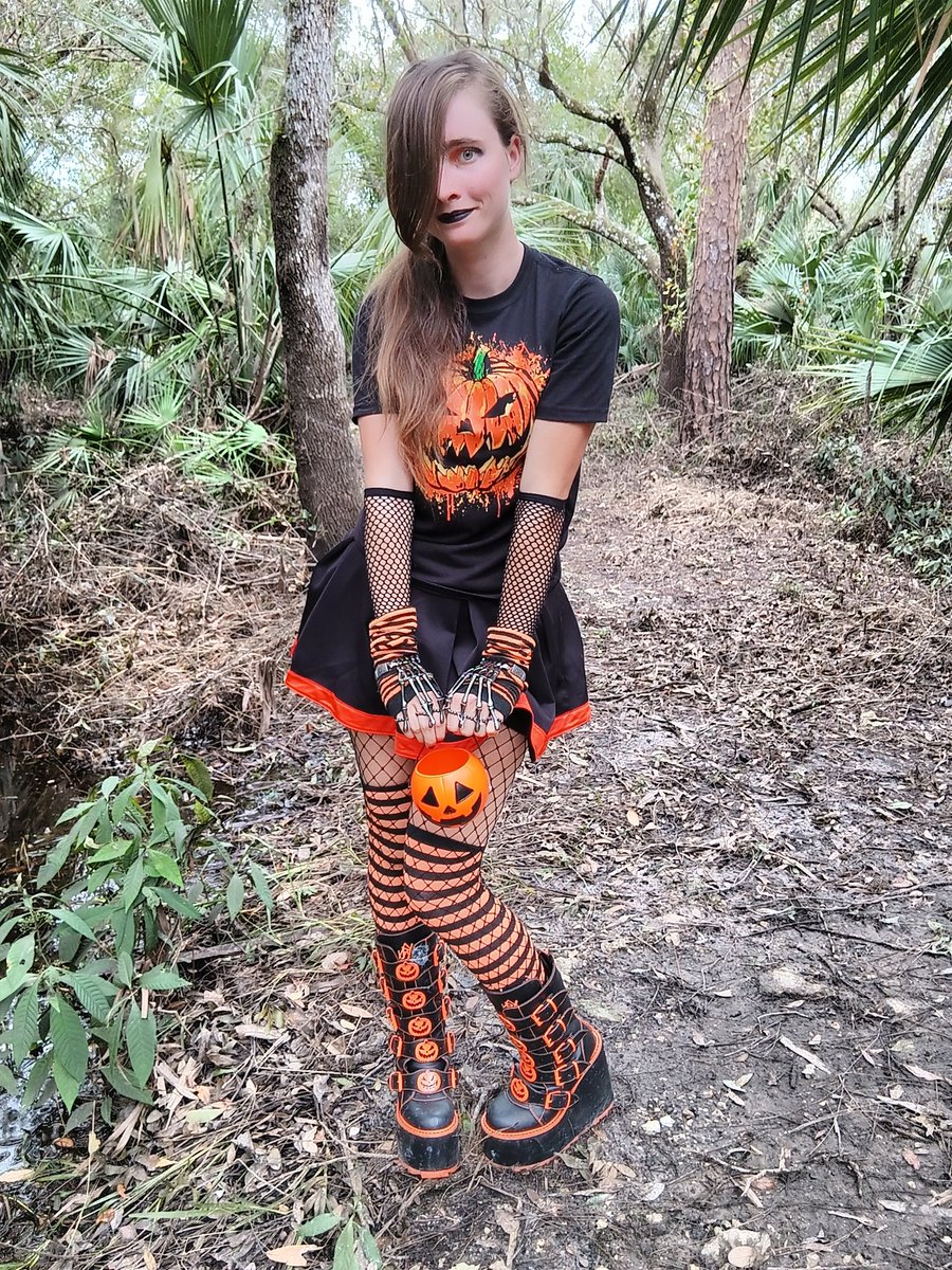 LokiElfGod_1's tweet photo. Everyday is Halloween, isn't it? For some of us it is
#happyspookyseason #spookyemogirl #spookyemogirl #spookyemo
#spookyemogirl
#emo #emogirl #emostyle #emohair #emocore #emofashion #scene #scenegirl #alternativegirl
#alternativefashion #alternativestyle #fashionalternative https://t.co/U9qjIBPXmI