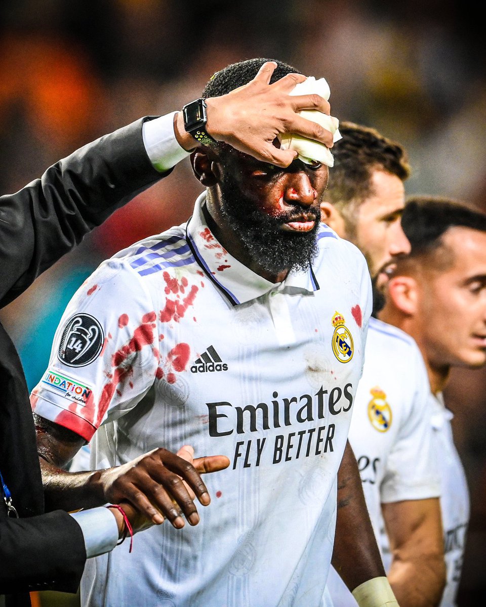 MadridSports_'s tweet photo. Escudo y corazón. 

❤️ @ToniRuediger https://t.co/ieEgdVXNk0