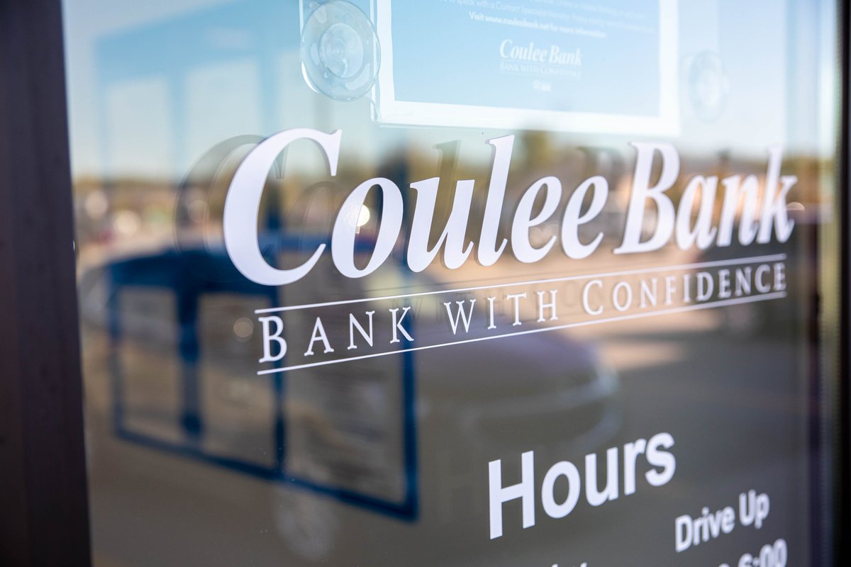 CouleeBank's tweet photo. Our Holmen, WI branch and drive thru are closing today, October 11 at 4pm, due to a power outage. The branch will reopen tomorrow during regular hours. 
Visit our Onalaska branch with a 5pm lobby closing and a 5:30pm drive thru closing time. 
We apologize for this inconvenience. https://t.co/zwVzHXy4Zd
