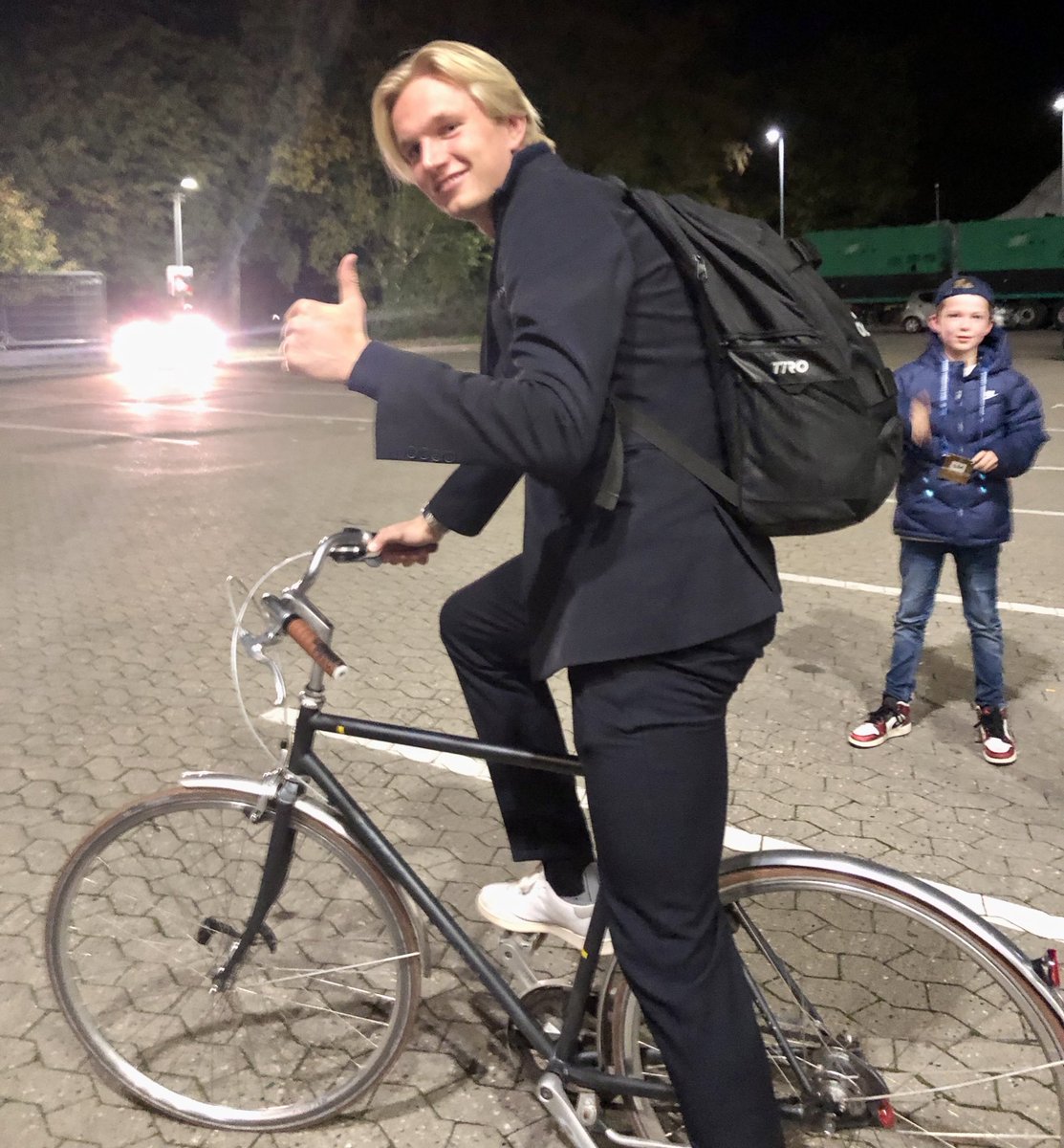 CphSundays's tweet photo. GODNAT KØBENHAVN

⚽️🤍💙

📷 Jes Dorph-Petersen/Copenhagen Sundays

#fcklive #ucl #UEFAChampionsLeague https://t.co/Uy9NcrlxNM