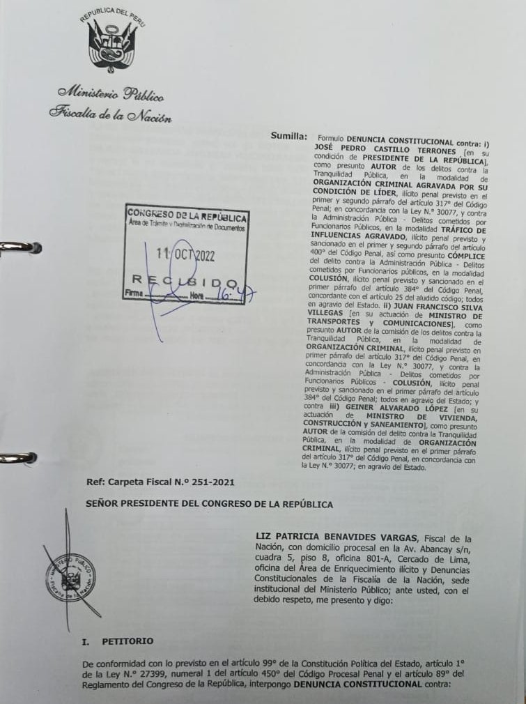 FiscaliaPeru's tweet image. 🚨#Urgente:
La fiscal de la Nación, Patricia Benavides, presentó la  denuncia constitucional contra el presidente de la República, Pedro Castillo, mediante un escrito ingresado esta tarde a la mesa de partes del Congreso de la República.