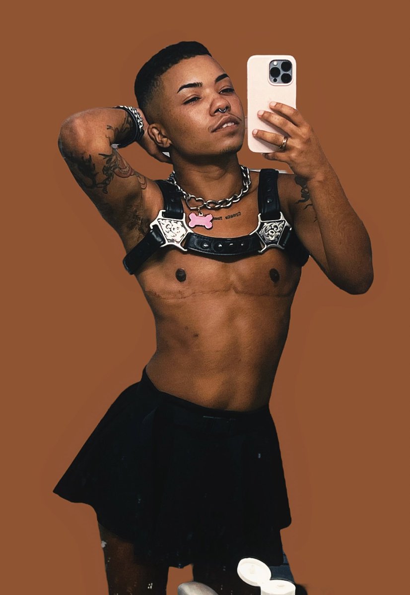 king_femme's tweet photo. 💅🏾⛓ mini skirt and a harness kinda slaps 💅🏾⛓ https://t.co/RHUMpMPFht