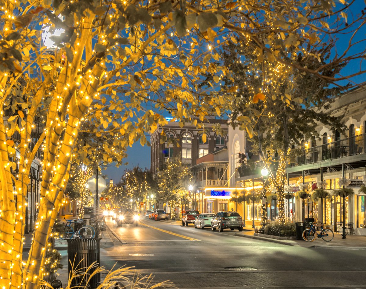 VisitPensacola's tweet photo. We're beaming with excitement ✨ Your favorite holiday lights are coming back a little early this year! ✨ Watch downtown Pensacola illuminate with half a million lights on November 9th! 🤩 https://t.co/ZvppTz0iZA