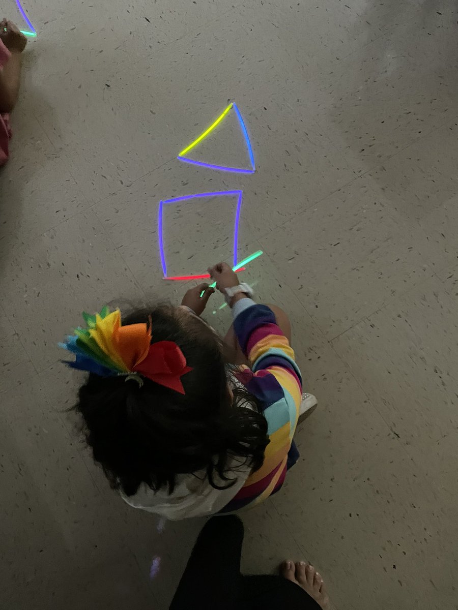 Teacher_smith1's tweet photo. Mathematicians enjoyed their 1st night of Crazy 8’s thanks to @BedtimeMath ‼️ Our first grade students rocked the glow in the dark geometry lesson and made connections to what they have learned in class. 🥰 @SippelStallions  #mathislit https://t.co/pm02xUiu5F