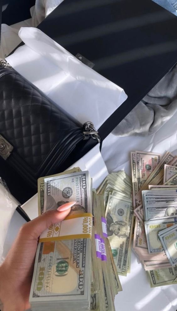 xFuzz__'s tweet photo. RT para manifestar muchos viajes y dinero antes del 2023 🤞💵✈️✨ https://t.co/Q0QMMjl2tt