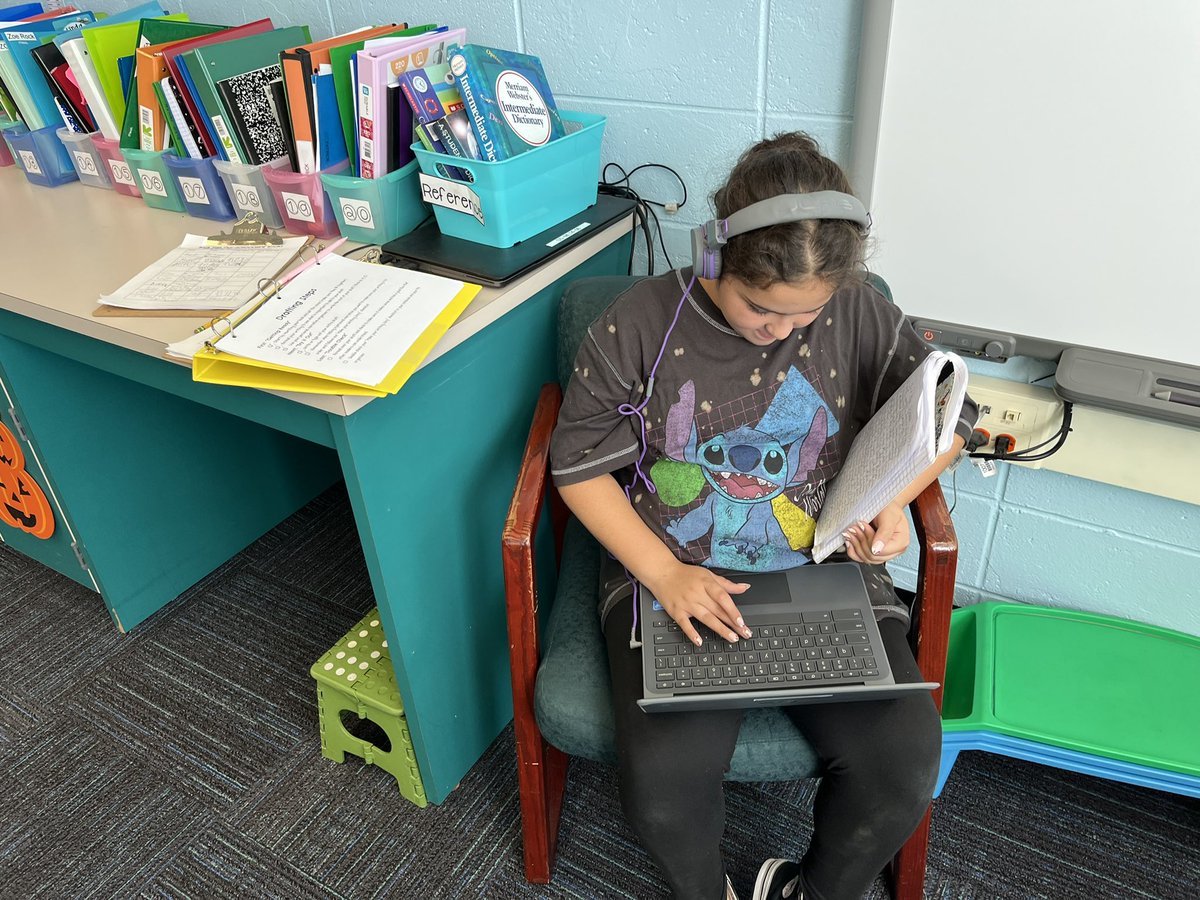 misslisk's tweet photo. 5th graders are drafting their personal narratives using various writing tools and notes from Writer’s Notebooks to get it done. “Starbucks Mode” is an extra treat to help us focus—and the focus is unreal! 🎉@MOSandshore @Jen1Curry @kristymc24 https://t.co/3fQZbNAW9L