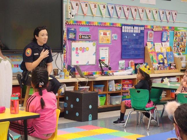 MrsGaddy1's tweet image. Always a good day when Officer Caggiano stops by! But it’s a GREAT day when she can stick around, to read to our Scholars! Thank you so much for sharing your day with us! @NassauCountyPD #LookForTheAwesome #BelieveInBuck 💙