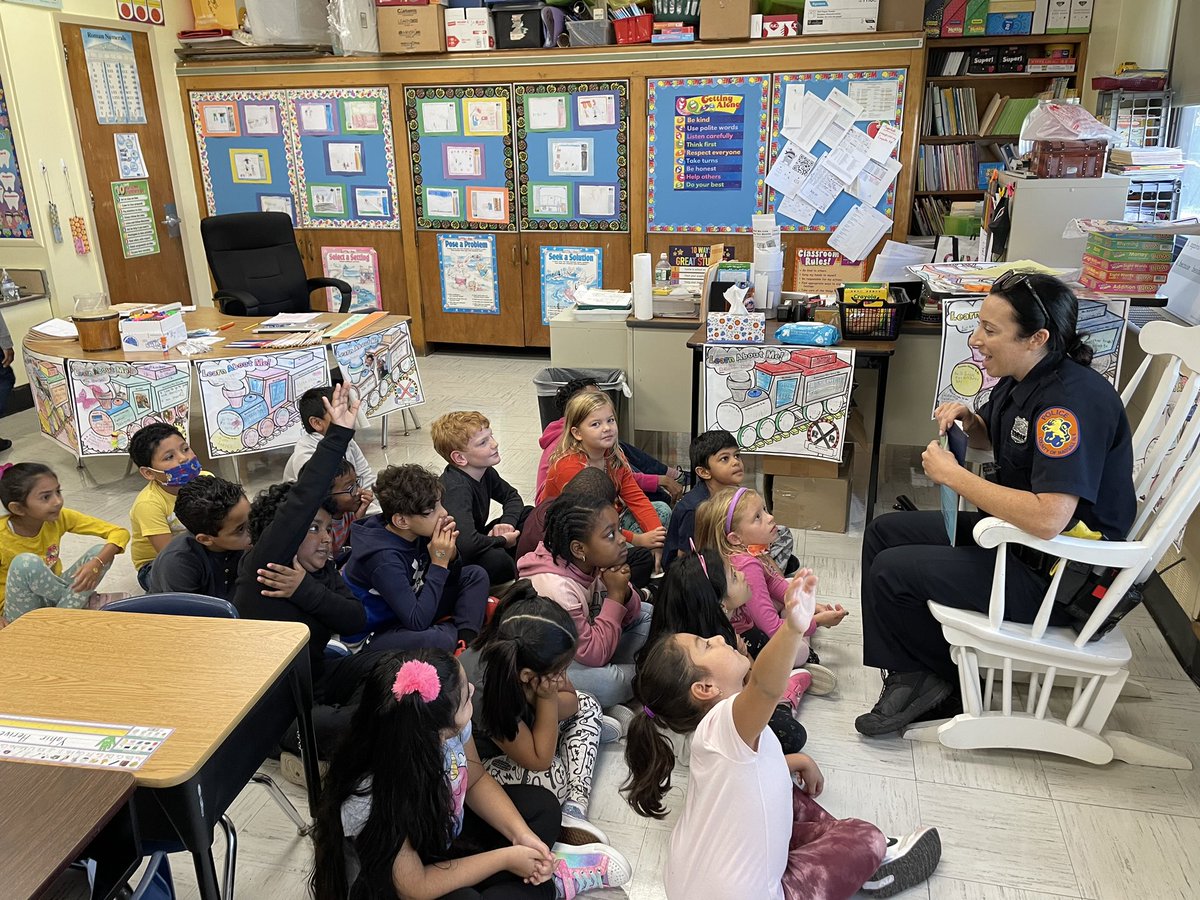 MrsGaddy1's tweet image. Always a good day when Officer Caggiano stops by! But it’s a GREAT day when she can stick around, to read to our Scholars! Thank you so much for sharing your day with us! @NassauCountyPD #LookForTheAwesome #BelieveInBuck 💙