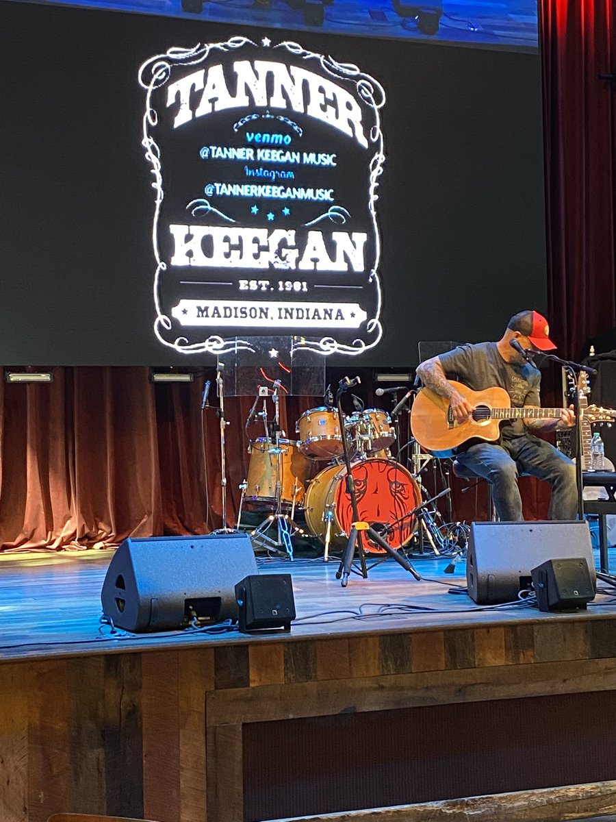 ninajane1's tweet photo. Great Evening at @blakeshelton @OleRed ….. fabulous food and fantastic live music from Tanner Keenan https://t.co/NjBILVSlMX