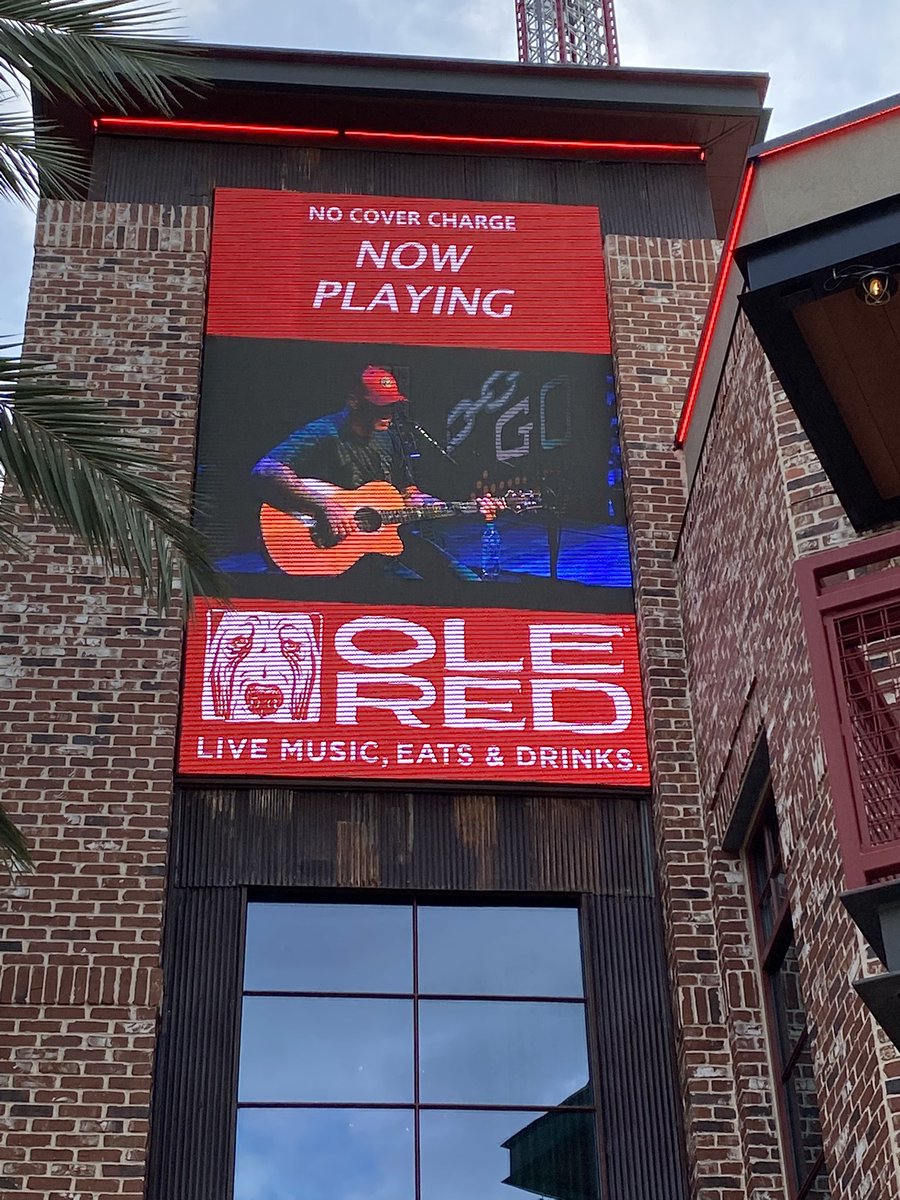 ninajane1's tweet photo. Great Evening at @blakeshelton @OleRed ….. fabulous food and fantastic live music from Tanner Keenan https://t.co/NjBILVSlMX