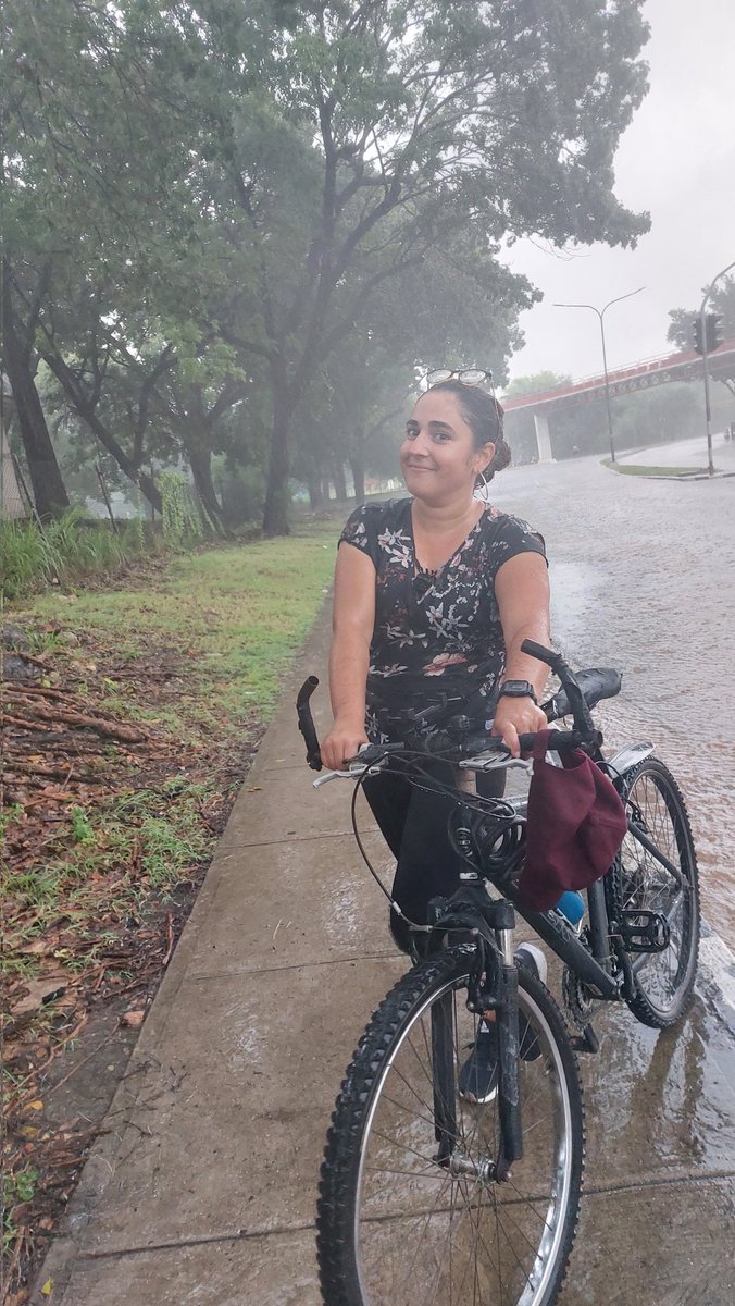 ClauLoiz's tweet photo. And yes, it also has a few "small" inconveniences, particularly tropical weather conditions. It's either very sunny and hot or pouring (yay wet season!) but it has many more advantages. Since most of us in Cuba don't own a car and public transportation is always overcrowded(3/4) https://t.co/axbcsbzHT9