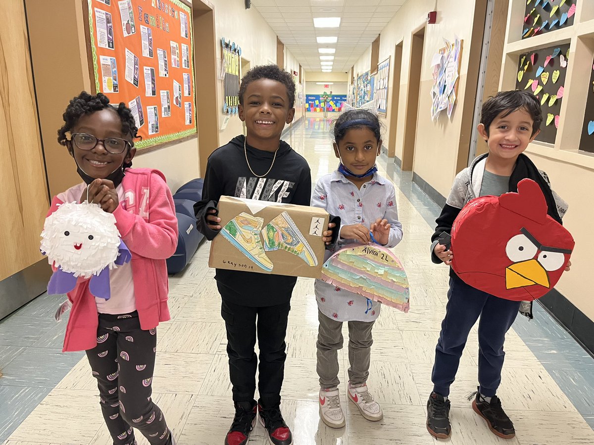 MrsGaddy1's tweet image. Still in awe of the AWESOME piñatas created by our Scholars and their families in celebration of Hispanic Heritage Month! Our hallway is filled with these colorful creations! Wow! Way to meet the challenge, WLB! #LookForTheAwesome #BelieveInBuck 💙