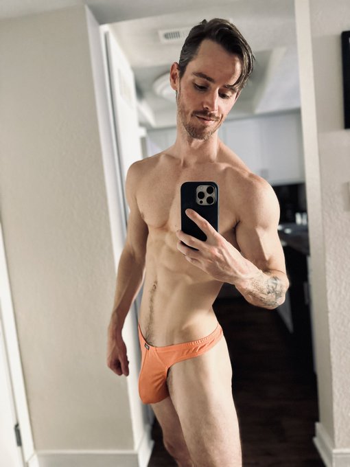 I need some sunshine 😅 https://t.co/XeIg8PumVV