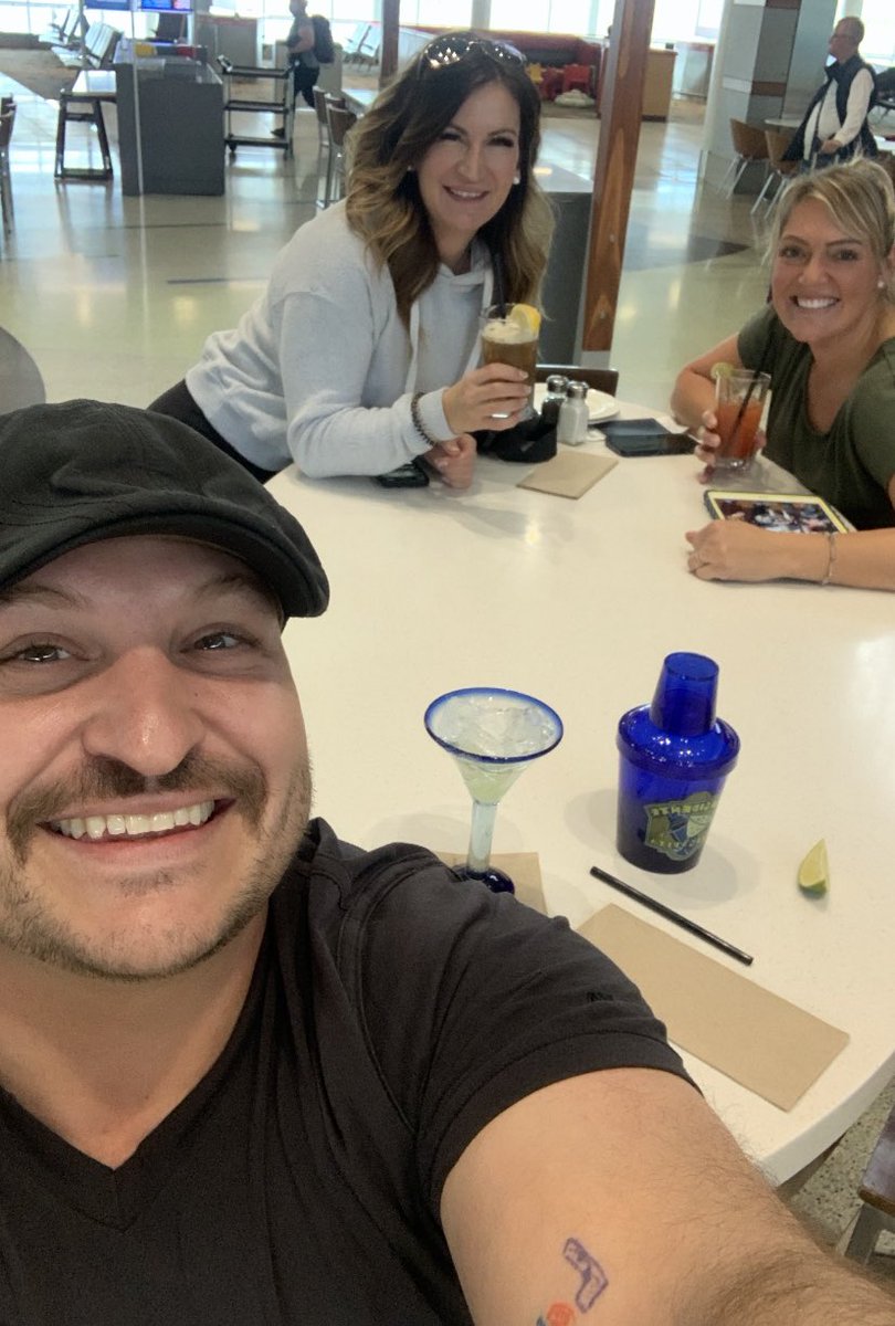 play107yeg's tweet image. Taking some awesome contest winners to Vegas! Of course a Chili’s stop was in order first. #yeg #flyswoop