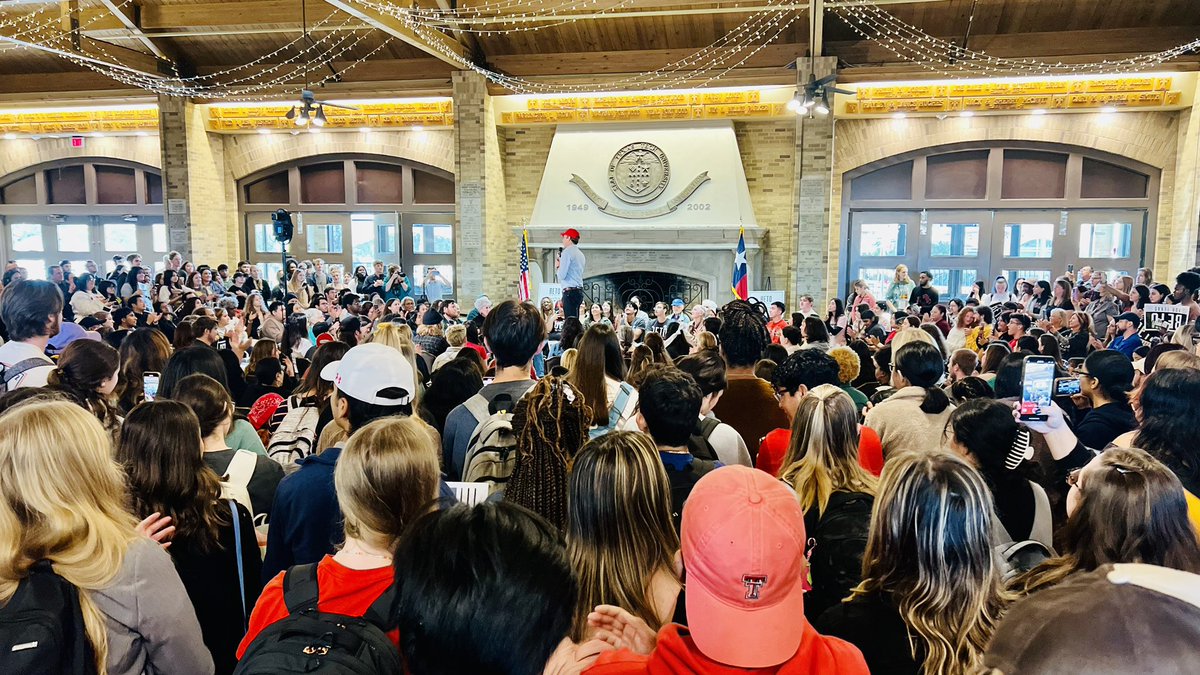 BetoORourke's tweet photo. What a crowd this morning at Texas Tech!

Students across this state are leading the way to ensure we win political power, overcome Abbott's extremism, and move our state forward. https://t.co/Q8osQOA8n5