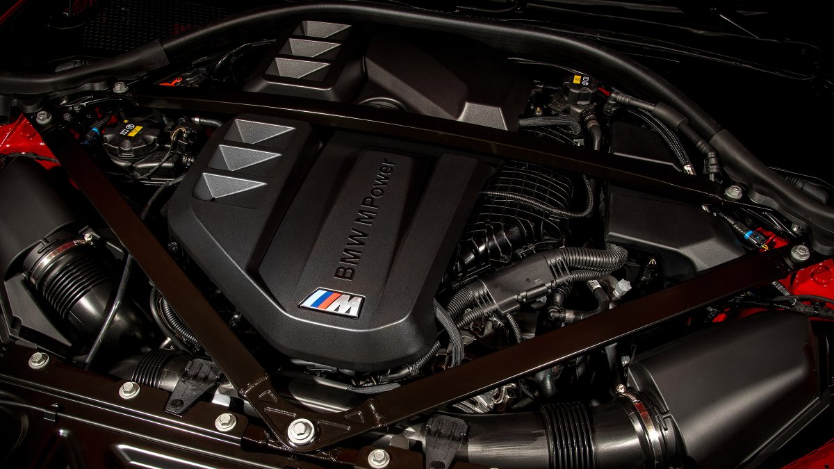 evomagazine's tweet photo. This is the new BMW M2 featuring the classic BMW sports car recipe: straight-six up front, rear wheel drive at the back and a six-speed manual in the middle. Here's everything you need to know – https://t.co/aAeNHOh3Qr https://t.co/KcIw1zvPDs